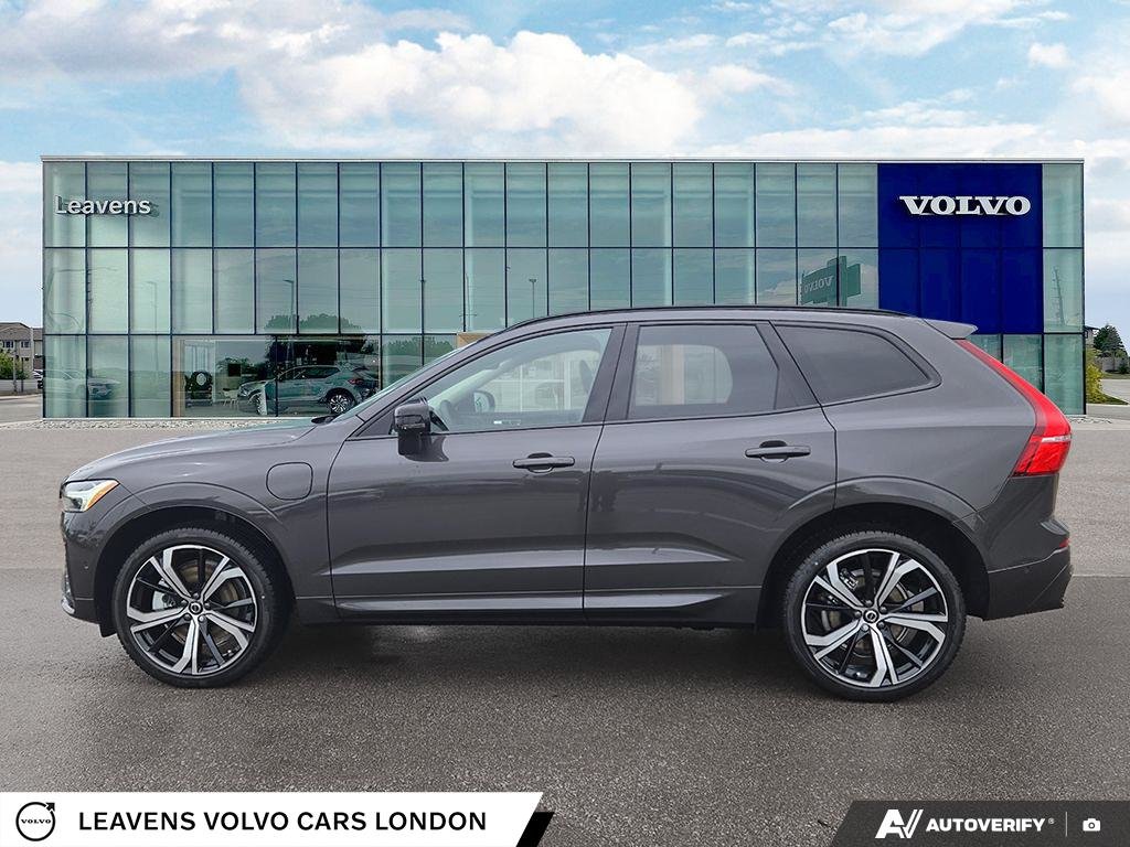 2025 Volvo XC60 PLUG-IN HYBRID ULTRA DARK THEME-2