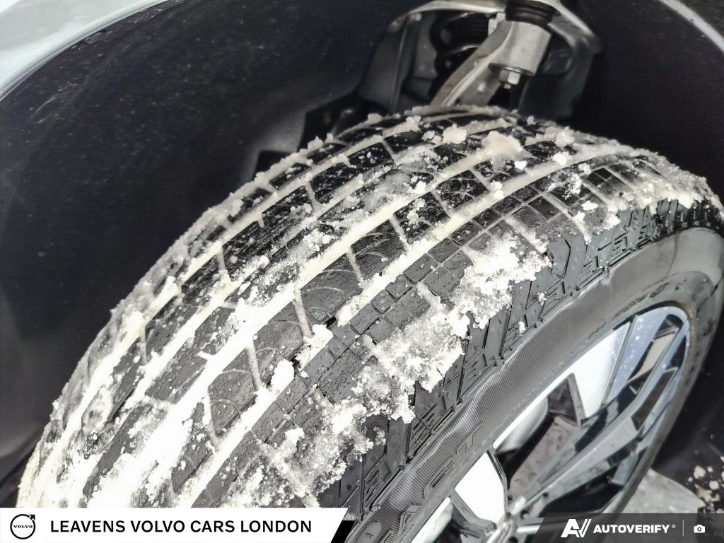 2026 Volvo XC60 PLUG-IN HYBRID ULTRA DARK THEME-6