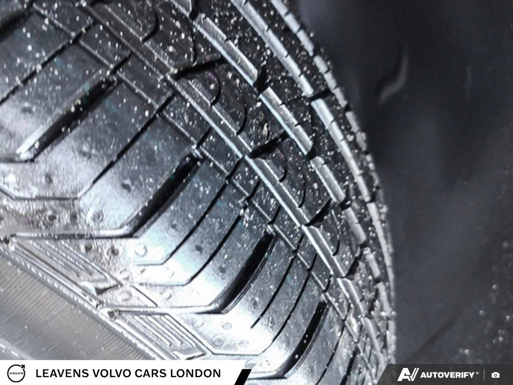 2026 Volvo XC60 PLUG-IN HYBRID PLUS DARK THEME-6