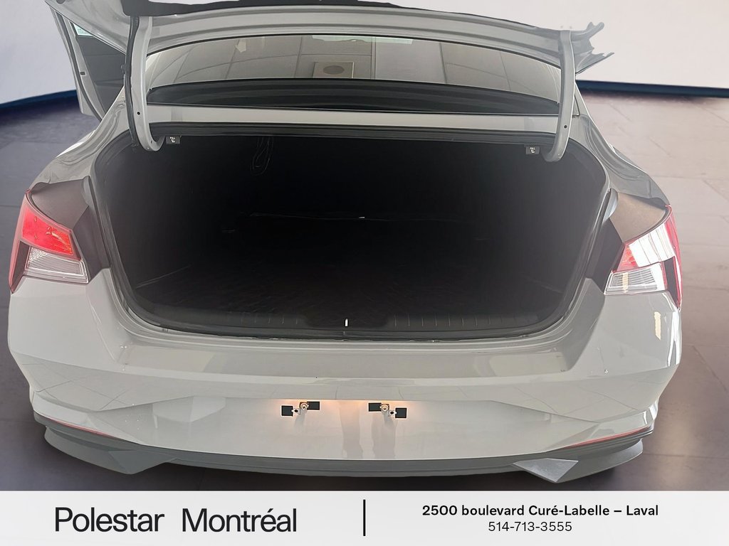 2022 Hyundai Elantra Preferred in Laval, Quebec - 17 - w1024h768px