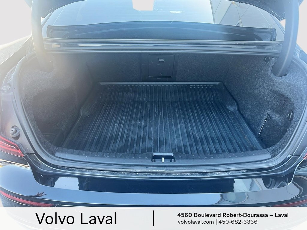 2019 Volvo S60 R-Design in Laval, Quebec - 19 - w1024h768px