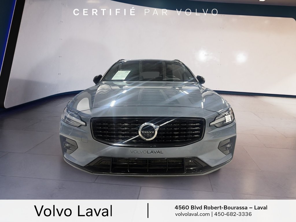 Volvo V60 R-Design 2022 à Brossard, Québec - 2 - w1024h768px