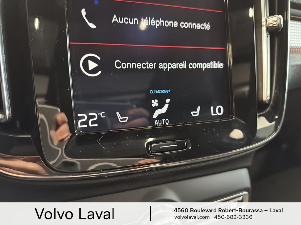 2019 Volvo XC40 R-Design in Laval, Quebec - 13 - w1024h768px