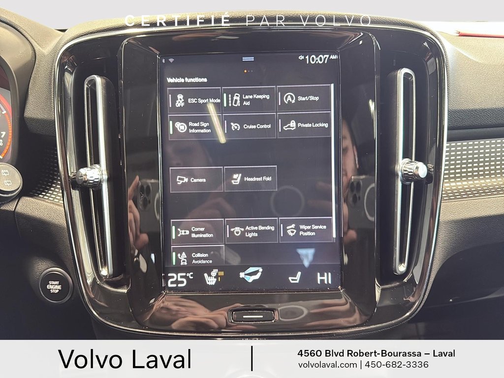Volvo XC40 R-Design 2019 à Brossard, Québec - 17 - w1024h768px