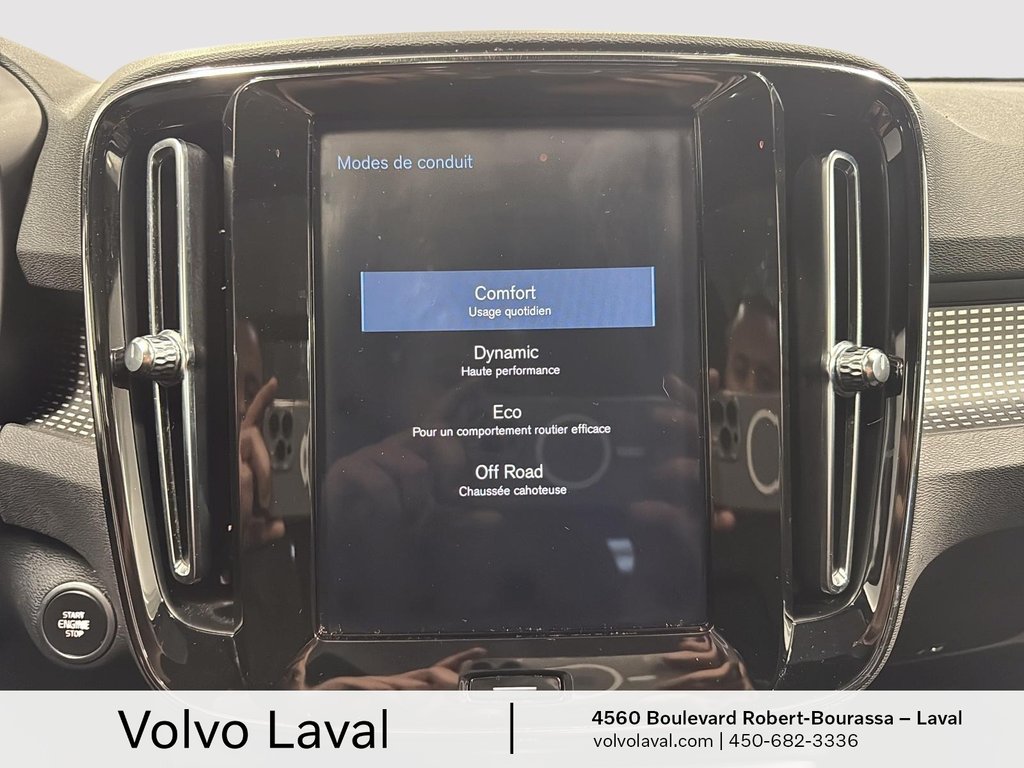Volvo XC40 R-Design 2020 à Laval, Québec - 18 - w1024h768px