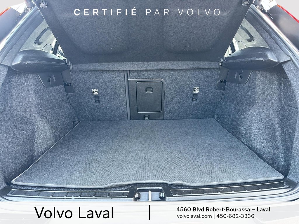 2021 Volvo XC40 R-Design in Laval, Quebec - 17 - w1024h768px