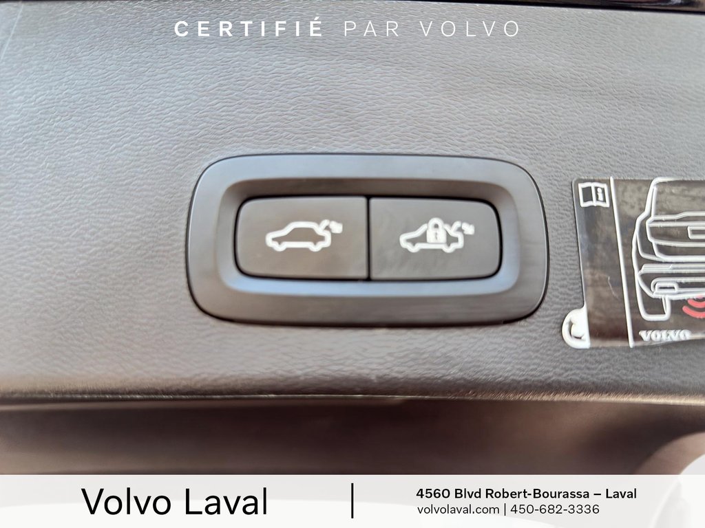 2021 Volvo XC40 R-Design in Laval, Quebec - 18 - w1024h768px