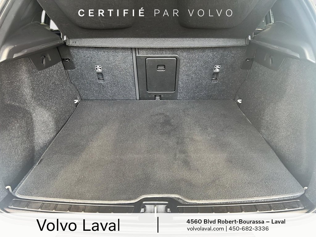 Volvo XC40 R-Design 2022 à Laval, Québec - 7 - w1024h768px