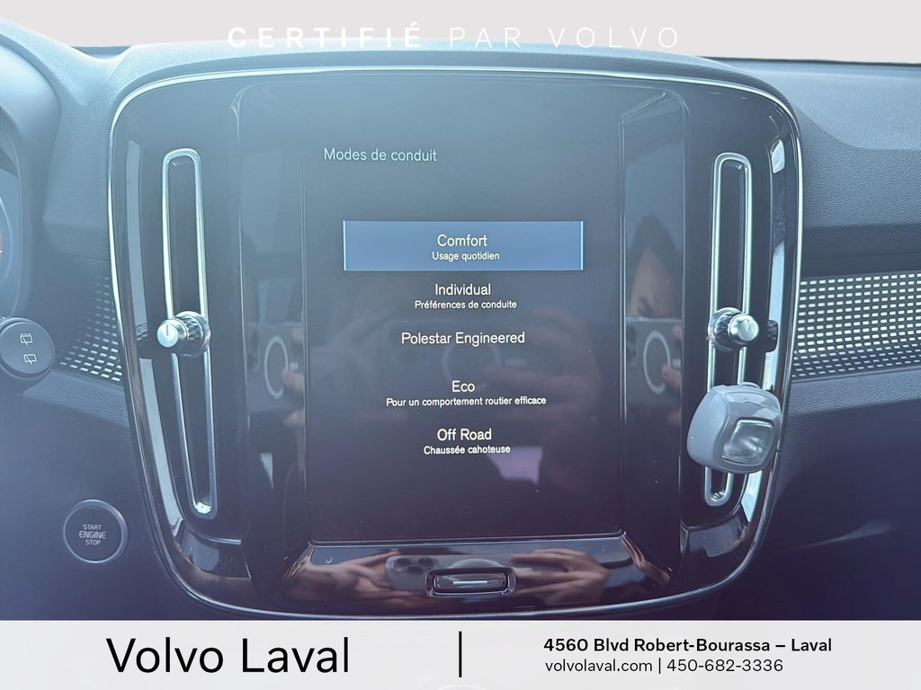 2022 Volvo XC40 R-Design in Laval, Quebec - 17 - w1024h768px