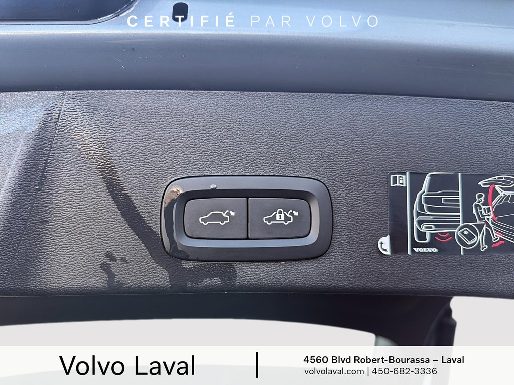 2022 Volvo XC40 R-Design in Laval, Quebec - 20 - w1024h768px