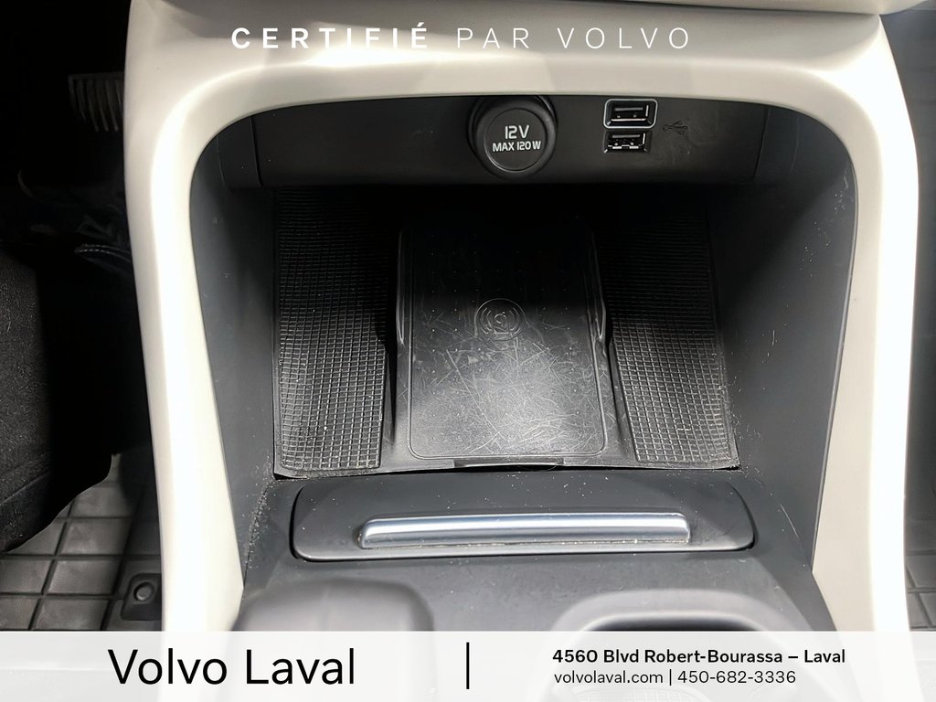 2022 Volvo XC40 Momentum in Brossard, Quebec - 16 - w1024h768px