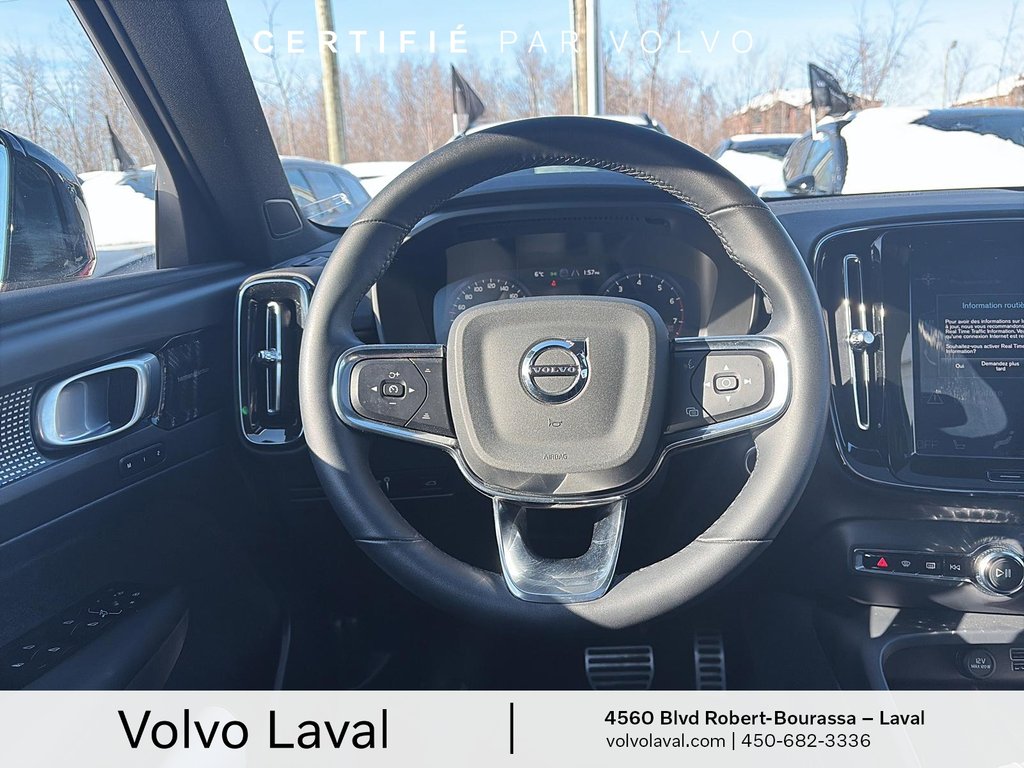 Volvo XC40 R-Design 2022 à Brossard, Québec - 15 - w1024h768px