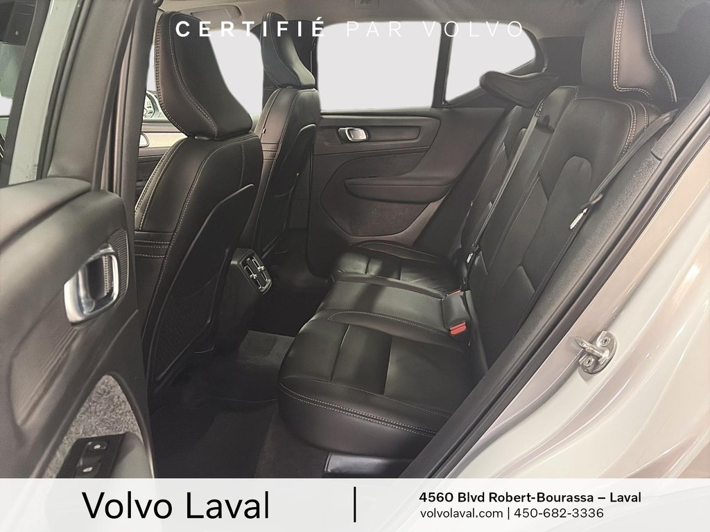 2022 Volvo XC40 Momentum in Brossard, Quebec - 11 - w1024h768px