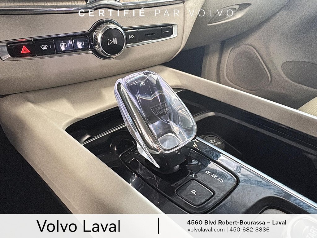 Volvo XC60 HYBRIDE RECHARGEABLE Ultimate Dark Theme 2024 à Laval, Québec - 15 - w1024h768px