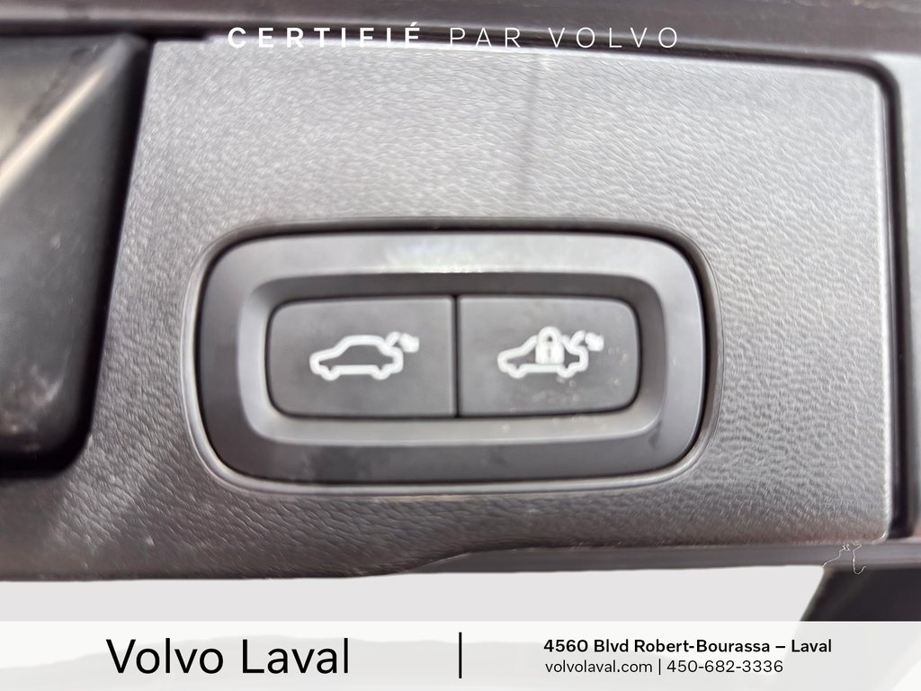 Volvo XC60 R-Design 2022 à Laval, Québec - 18 - w1024h768px