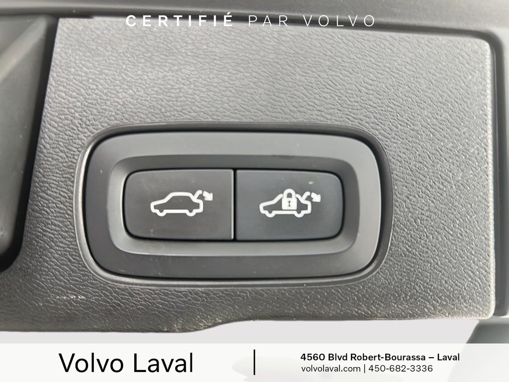 2022 Volvo XC60 R-Design in Laval, Quebec - 21 - w1024h768px