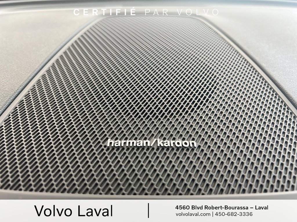 2022 Volvo XC60 R-Design in Laval, Quebec - 14 - w1024h768px
