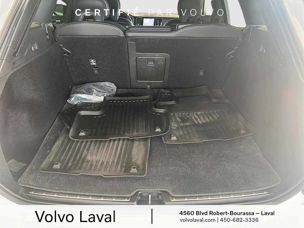 2022 Volvo XC60 R-Design in Laval, Quebec - 20 - w1024h768px