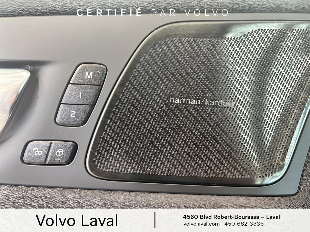 2022 Volvo XC60 R-Design in Laval, Quebec - 19 - w1024h768px