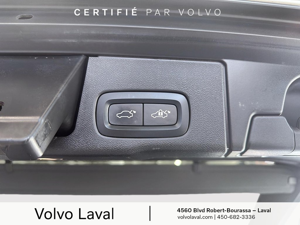 2023 Volvo XC60 Plus Dark Theme in Laval, Quebec - 17 - w1024h768px