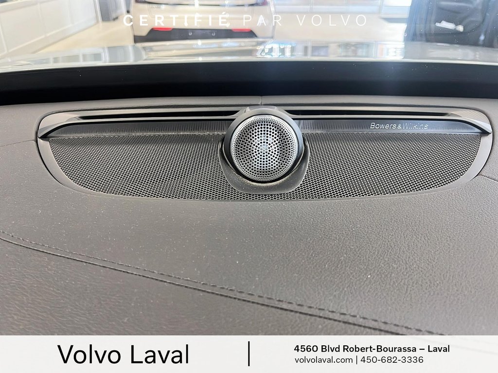 2025 Volvo XC90 Ultra Bright Theme in Brossard, Quebec - 15 - w1024h768px