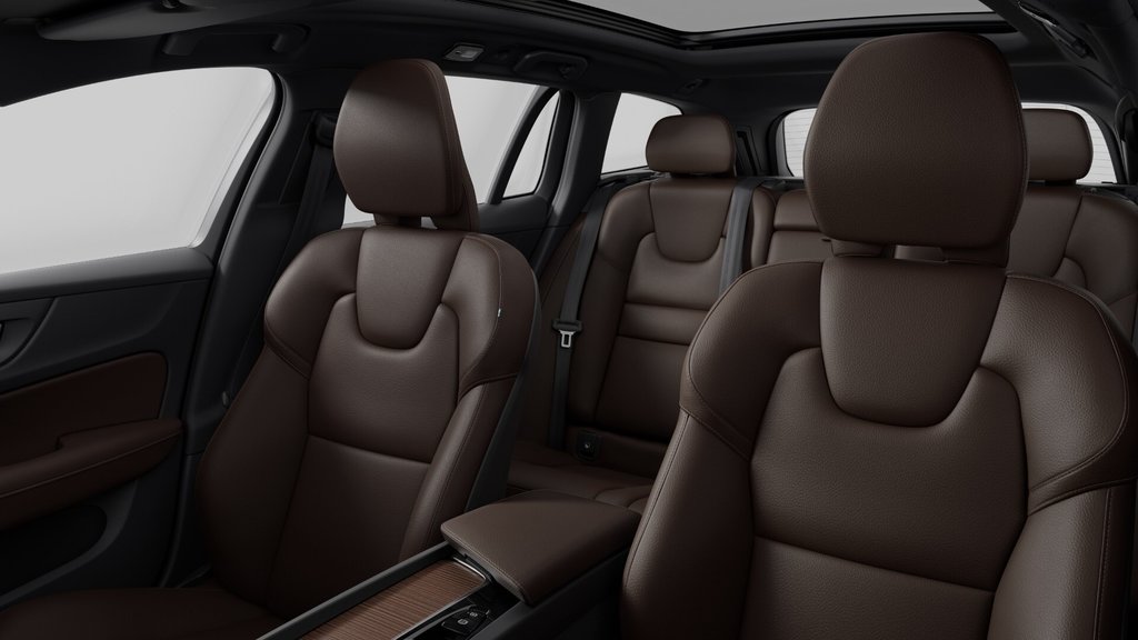 2025 Volvo V60 Cross Country PLUS in Laval, Quebec - 10 - w1024h768px