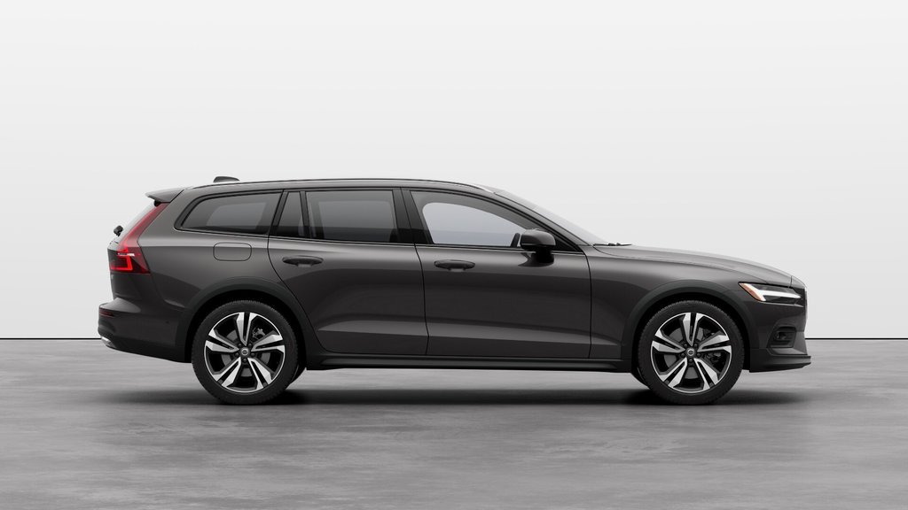 2025 Volvo V60 Cross Country ULTRA in Laval, Quebec - 5 - w1024h768px