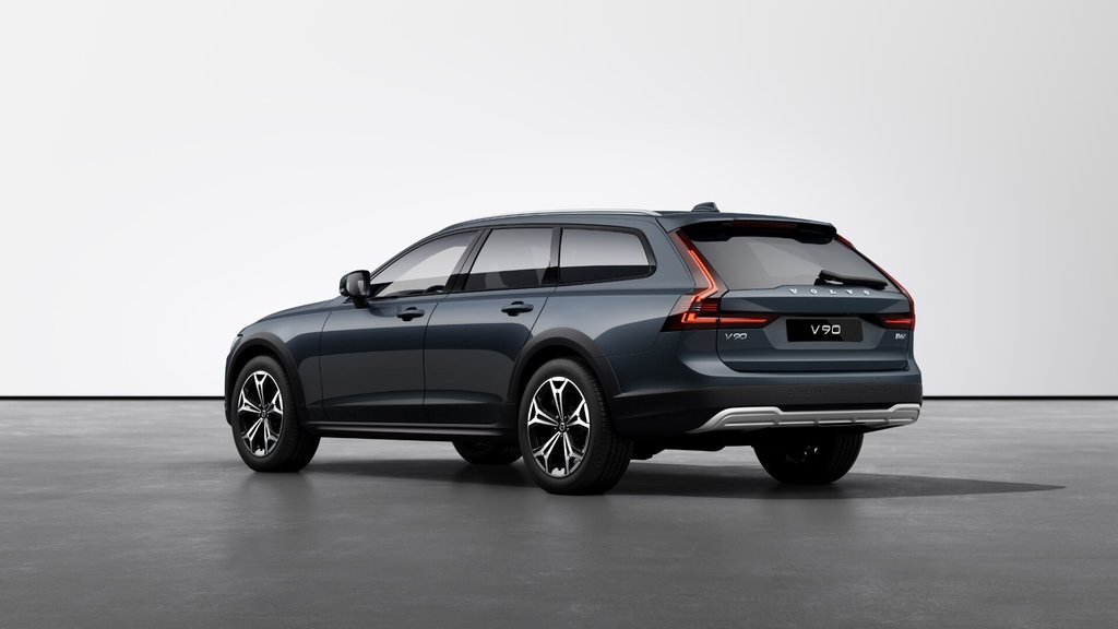2025 Volvo V90 Cross Country PLUS in Laval, Quebec - 2 - w1024h768px