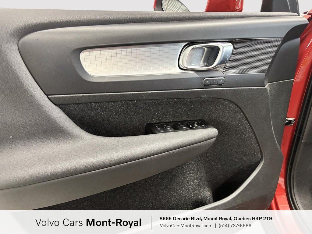 Volvo XC40 Momentum 2021 à Laval, Québec - 9 - w1024h768px