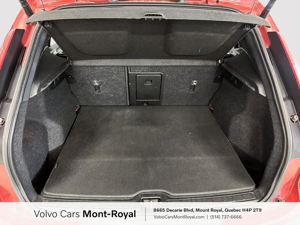 Volvo XC40 Momentum 2021 à Laval, Québec - 5 - w1024h768px
