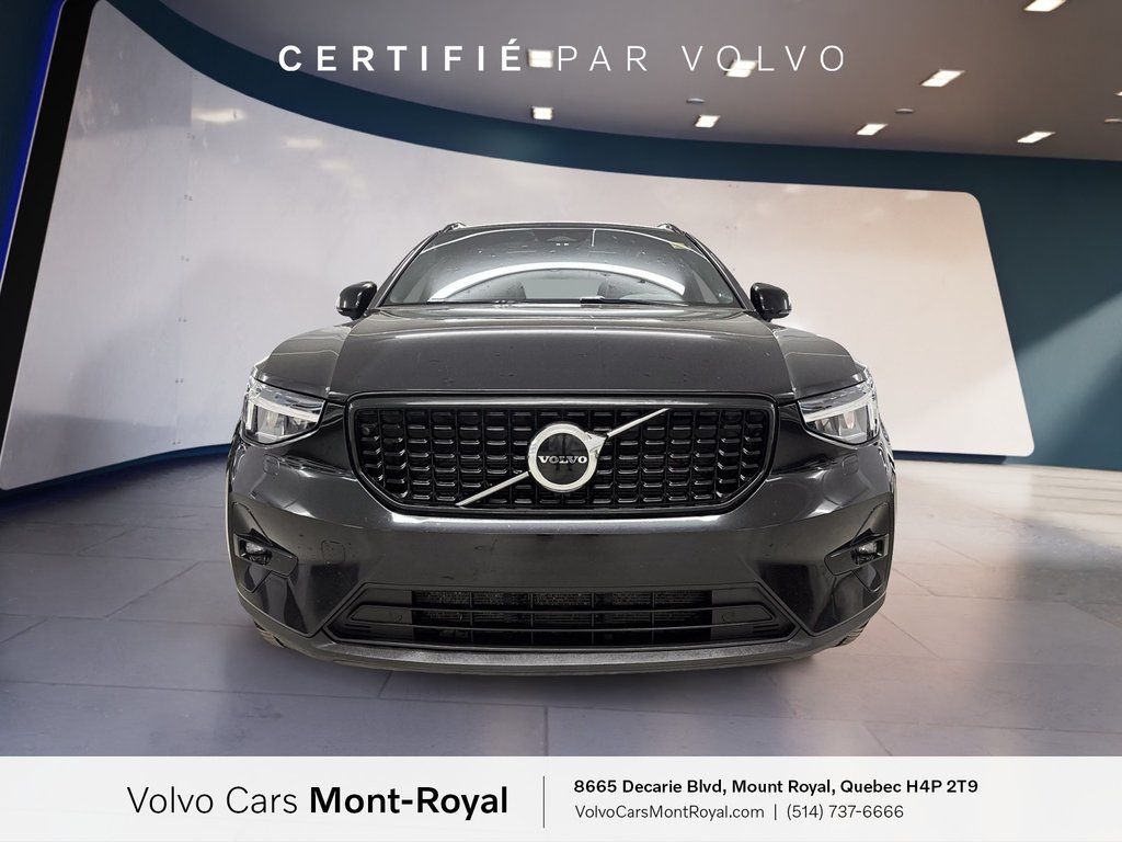 Volvo XC40 Plus Dark Theme 2023 à Laval, Québec - 2 - w1024h768px