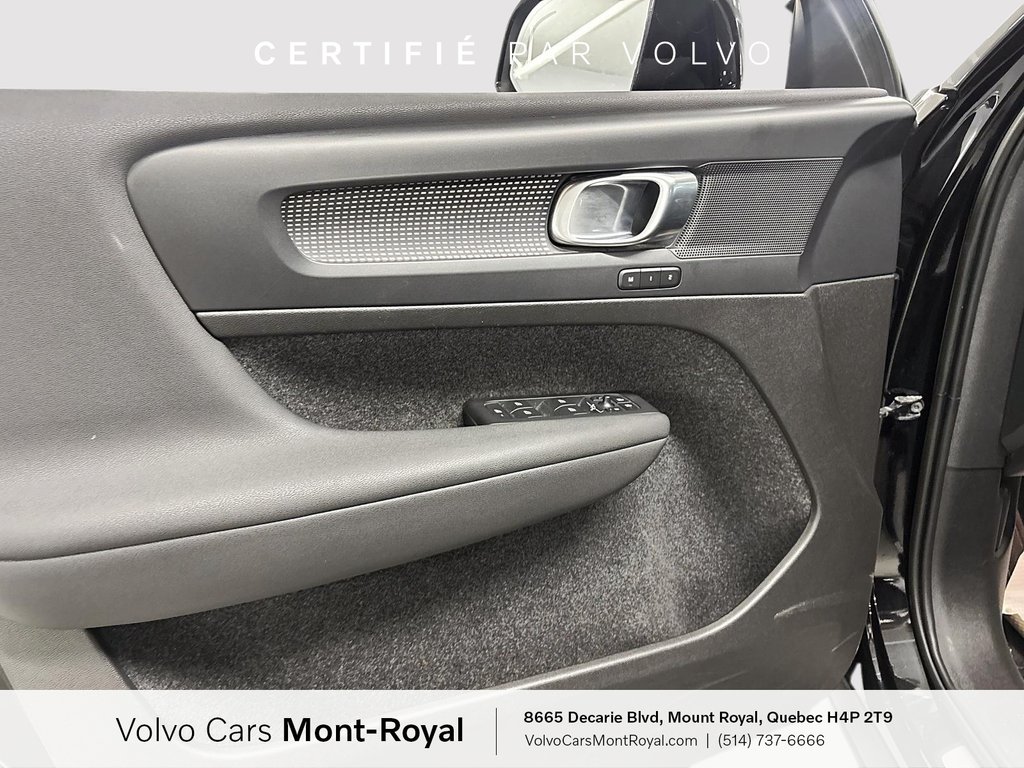 Volvo XC40 Plus Dark Theme 2023 à Laval, Québec - 9 - w1024h768px