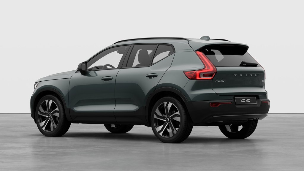 Volvo XC40 PLUS DARK THEME 2026 à Laval, Québec - 2 - w1024h768px