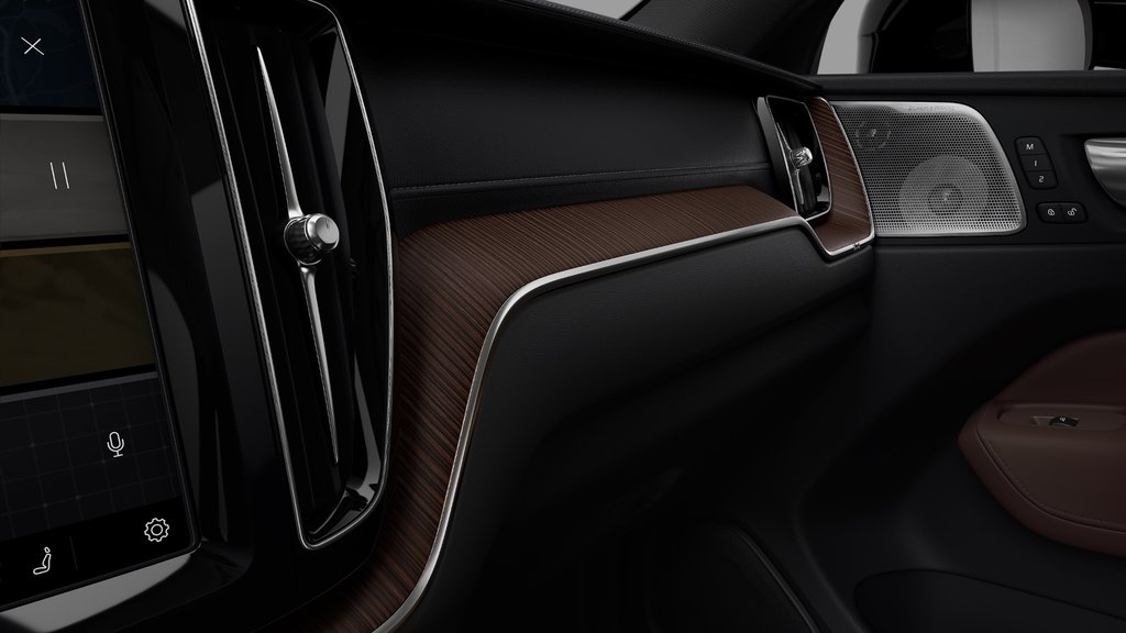 2025 Volvo XC60 HYBRIDE RECHARGEABLE ULTRA VERSION FONCÉE in Laval, Quebec - 7 - w1024h768px