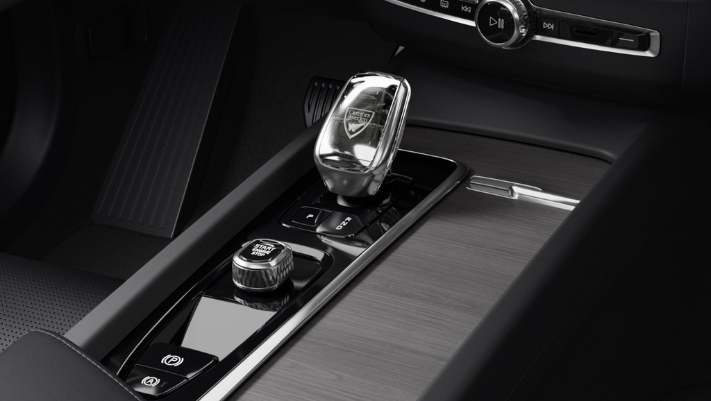 2025 Volvo XC60 HYBRIDE RECHARGEABLE ULTRA VERSION FONCÉE in Laval, Quebec - 9 - w1024h768px