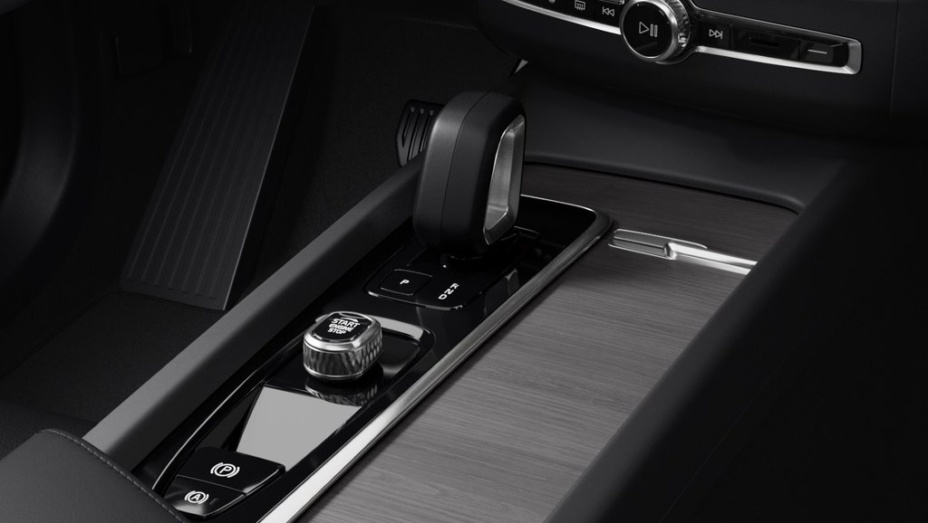 Volvo XC60 HYBRIDE RECHARGEABLE PLUS VERSION FONCÉE 2025 à Laval, Québec - 9 - w1024h768px
