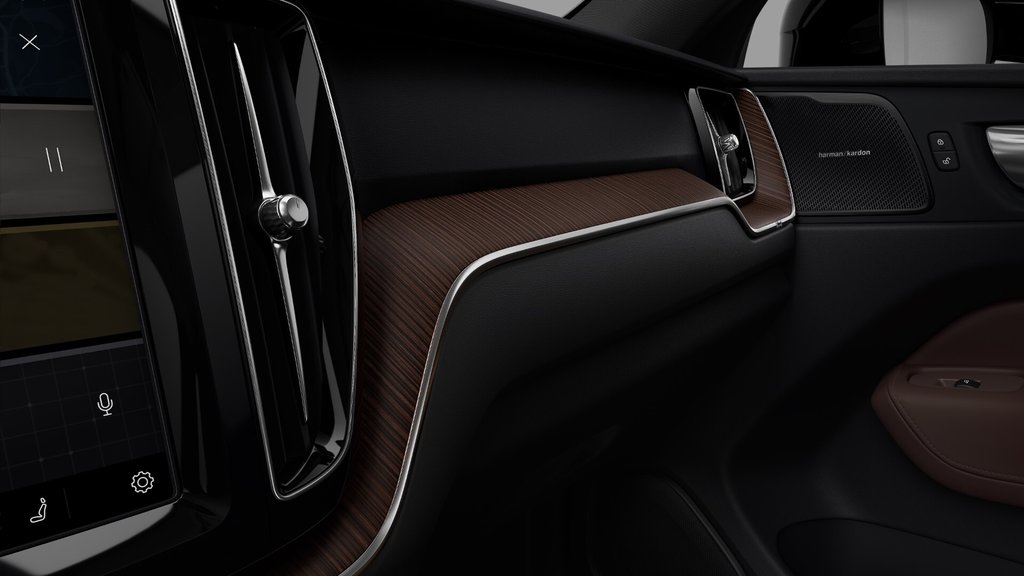 2025 Volvo XC60 HYBRIDE RECHARGEABLE PLUS VERSION FONCÉE in Laval, Quebec - 6 - w1024h768px