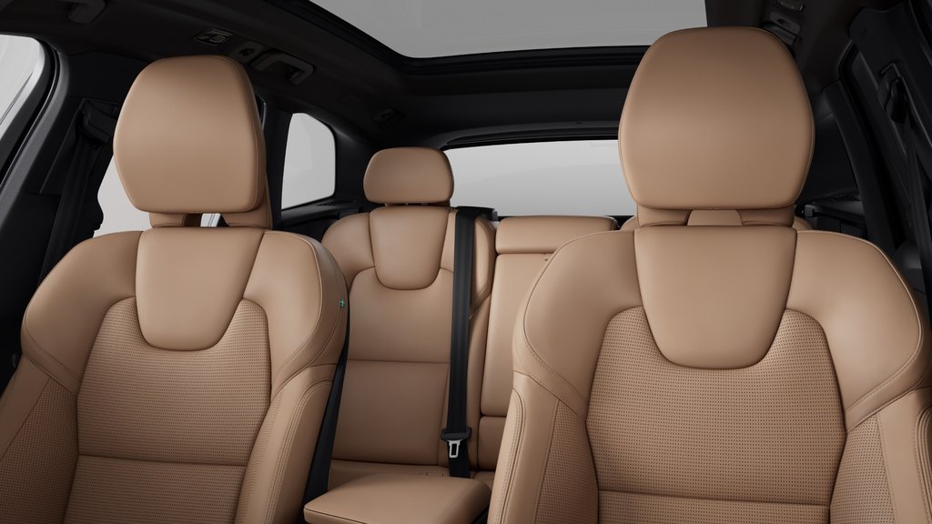 Volvo XC60 HYBRIDE RECHARGEABLE ULTRA VERSION FONCÉE 2025 à Laval, Québec - 10 - w1024h768px