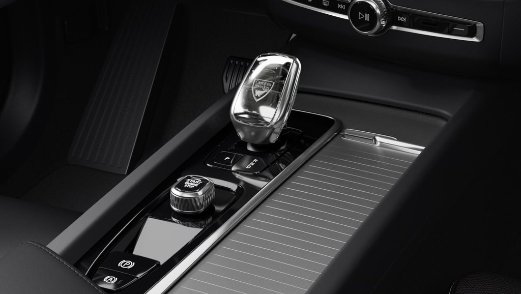 2025 Volvo XC60 HYBRIDE RECHARGEABLE ULTRA VERSION FONCÉE in Laval, Quebec - 9 - w1024h768px