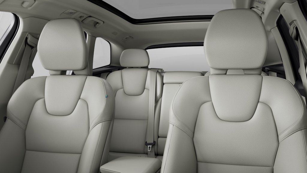 Volvo XC60 HYBRIDE RECHARGEABLE PLUS VERSION FONCÉE 2025 à Laval, Québec - 10 - w1024h768px