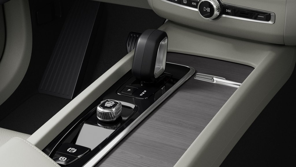 Volvo XC60 HYBRIDE RECHARGEABLE PLUS VERSION FONCÉE 2025 à Laval, Québec - 9 - w1024h768px