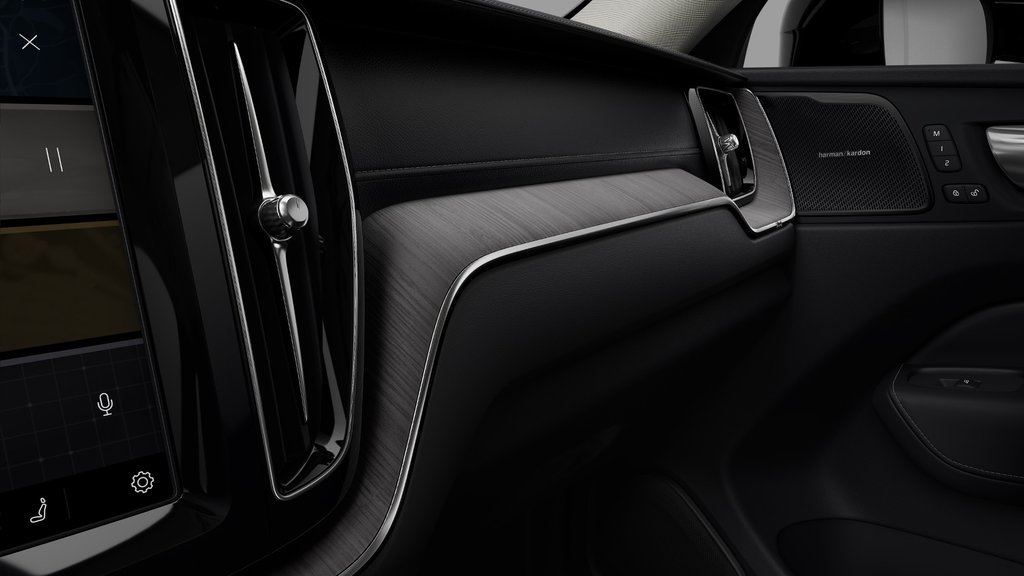 2025 Volvo XC60 Plug-in Hybrid ULTRA DARK THEME in Laval, Quebec - 7 - w1024h768px