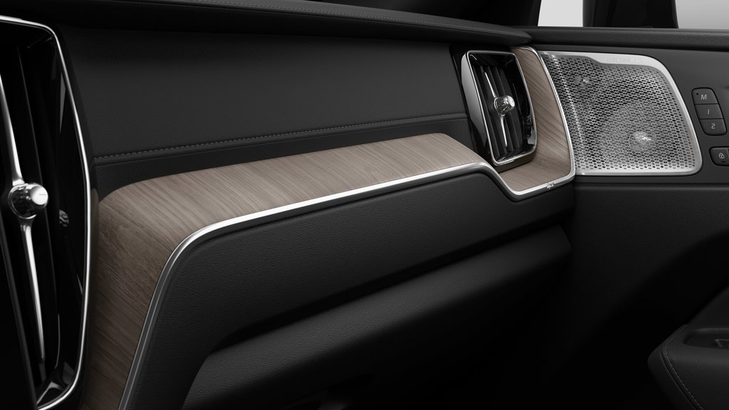 2026 Volvo XC60 PLUG-IN HYBRID ULTRA DARK THEME in Brossard, Quebec - 9 - w1024h768px