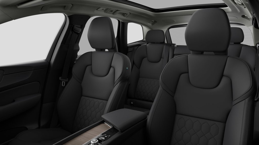 Volvo XC60 PLUS DARK THEME 2027 à Laval, Québec - 12 - w1024h768px
