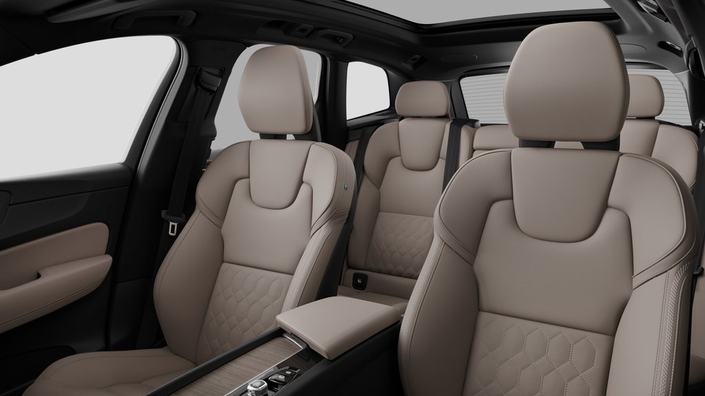 Volvo XC60 PLUS DARK THEME 2027 à Laval, Québec - 12 - w1024h768px