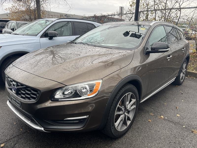 2015  V60 Cross Country T5 AWD Premier in Laval, Quebec - 1 - w1024h768px