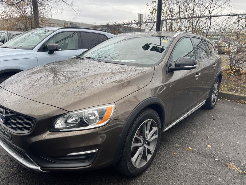 2015  V60 Cross Country T5 AWD Premier in Laval, Quebec - 2 - w1024h768px