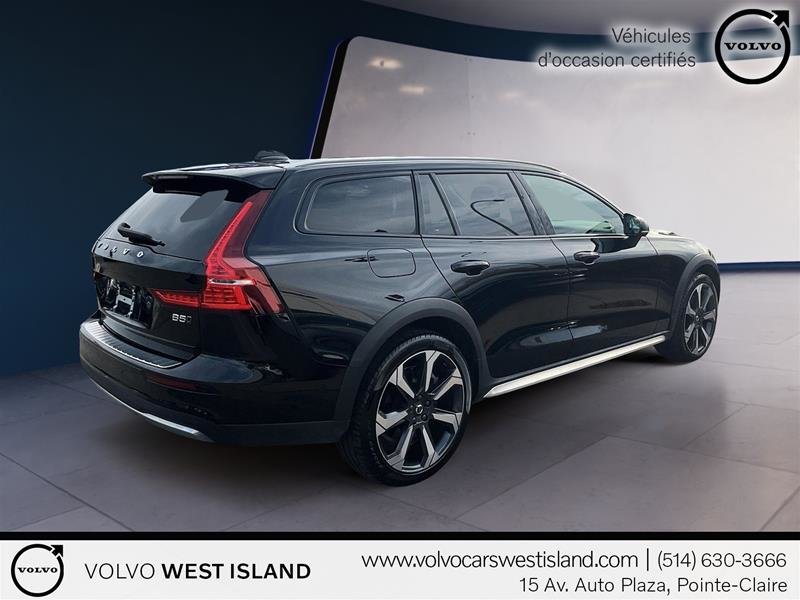 2023  V60 Cross Country B5 AWD Ultimate in Laval, Quebec - 3 - w1024h768px