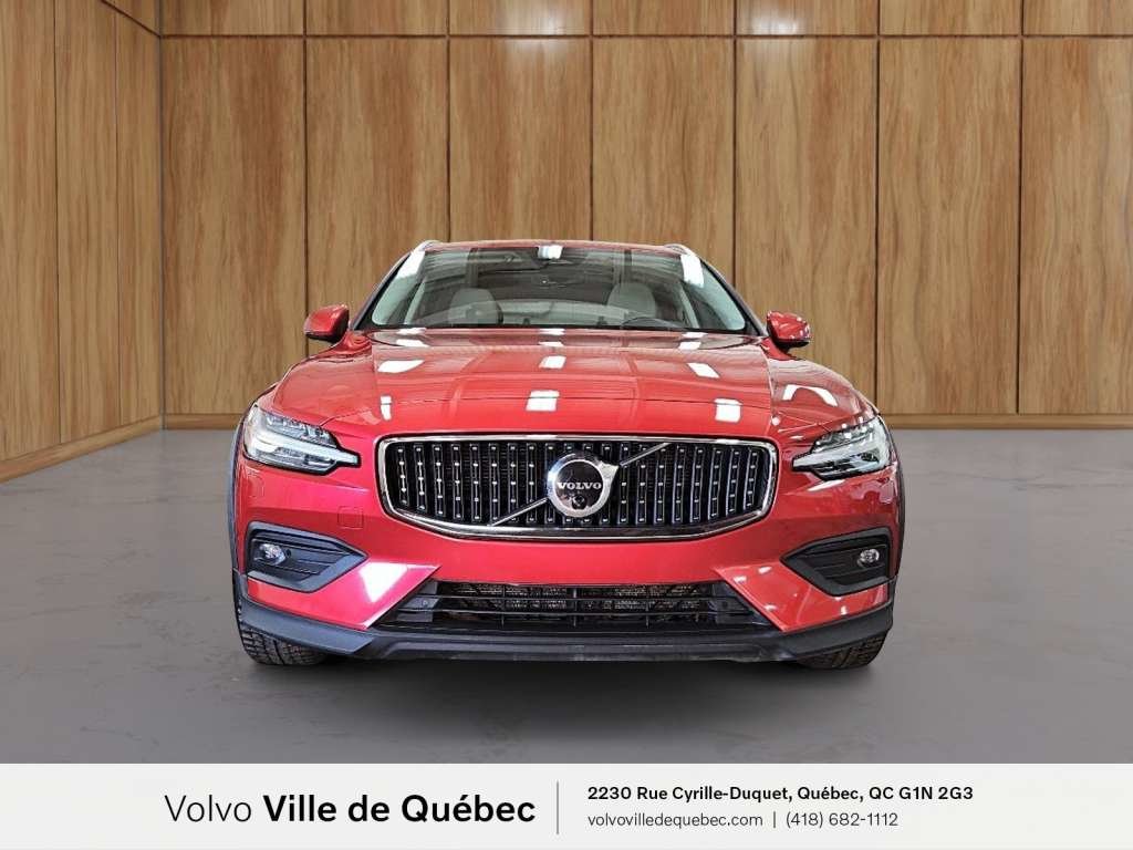 2023 Volvo V60 CC Plus-2