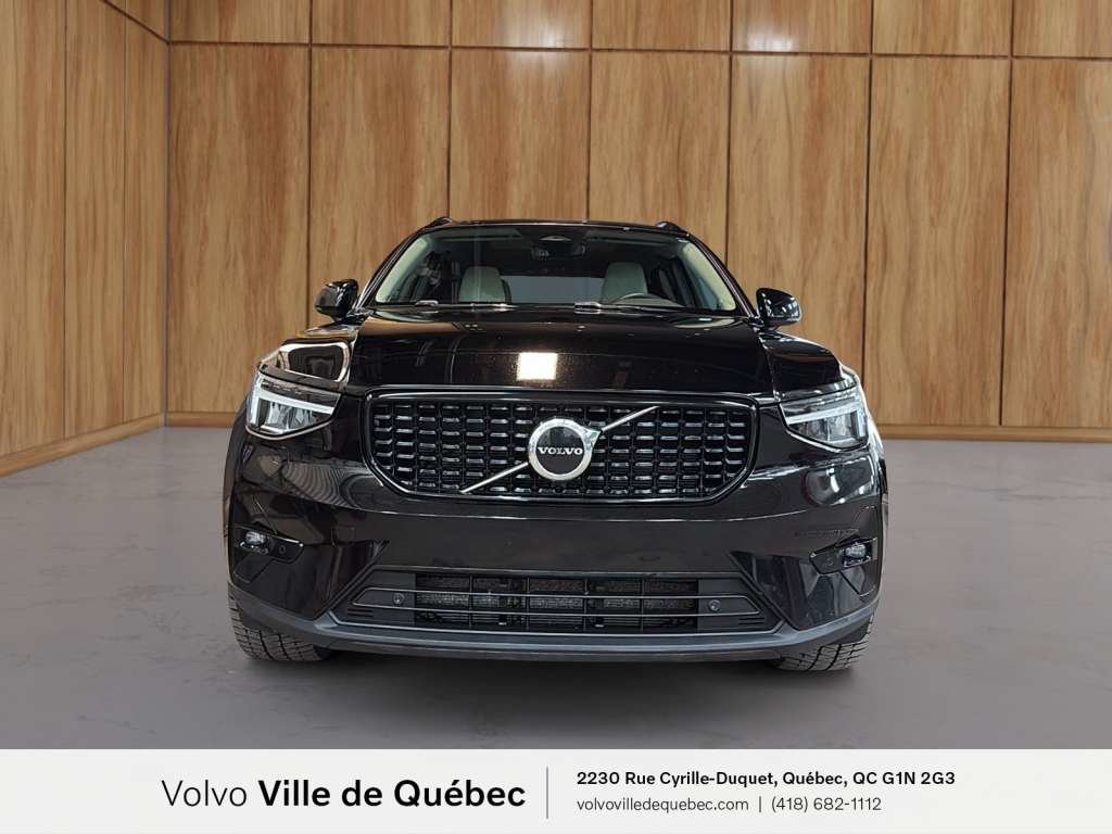 Volvo XC40 Plus Dark B5 2023-2